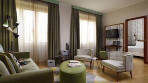 Premium bedding, in-room safe, desk, soundproofing