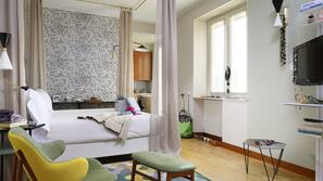 Premium bedding, in-room safe, desk, soundproofing