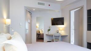 Premium bedding, free minibar, in-room safe, desk