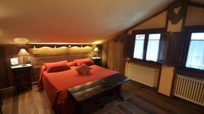Minibar, coffre-forts dans les chambres, bureau, rideaux occultants