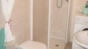 Dusche, Haartrockner, Bidet