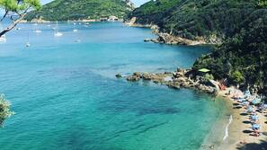 Spiaggia privata, sabbia scura, snorkeling