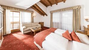 Down comforters, minibar, in-room safe, desk