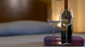 Lenzuola Frette, materassi a doppio strato, minibar