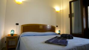 Lenzuola Frette, materassi a doppio strato, minibar