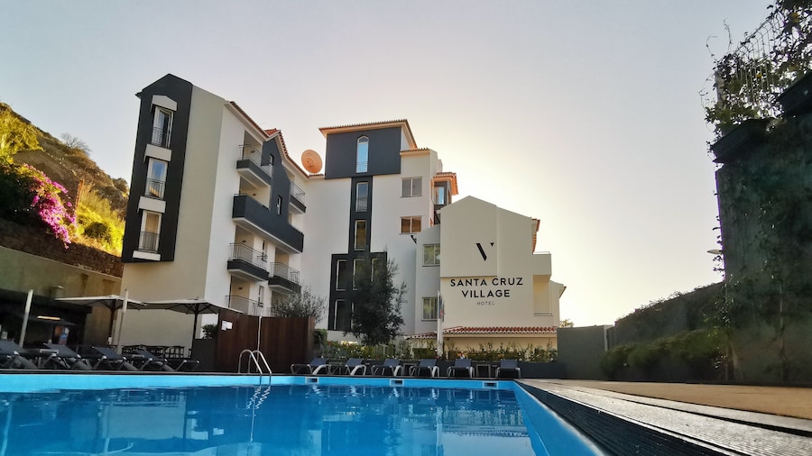 Santa Cruz Village Hotel