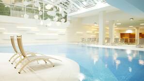 2 piscine coperte, piscina stagionale all'aperto