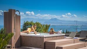 Outdoor spa bath