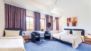 Hochwertige Bettwaren, Minibar, Zimmersafe, individuell eingerichtet