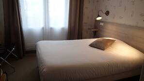 Coffre-forts dans les chambres, bureau, rideaux occultants