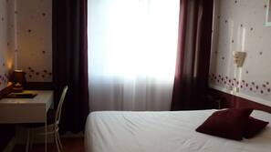 Coffre-forts dans les chambres, bureau, rideaux occultants
