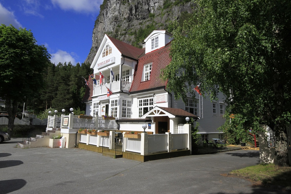 Fjellro Turisthotell in Valldal, Norway