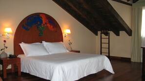 Ropa de cama de alta calidad, minibar, caja fuerte y escritorio