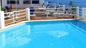 Piscine extérieure (ouverte en saison)