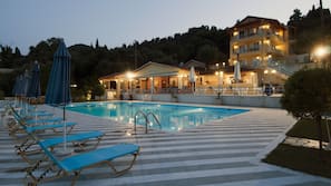 Seasonal outdoor pool, open 8 AM to 7 PM, pool umbrellas, pool loungers