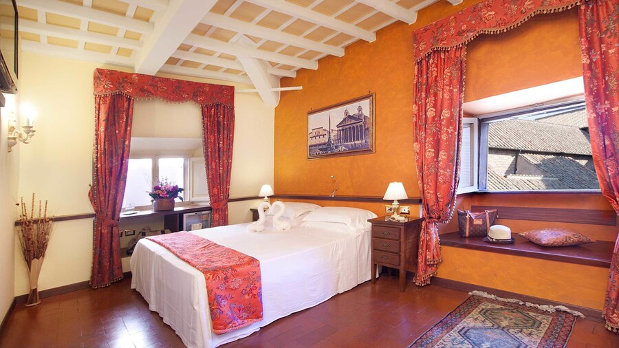 Pantheon Inn