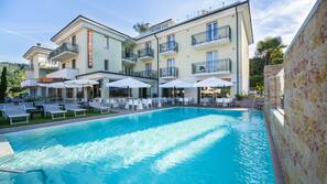 2 outdoor pools, pool umbrellas, pool loungers
