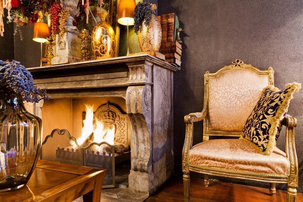 Photo - Hotel Diamonds and Pearls