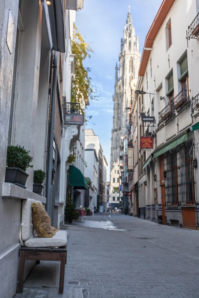 Photo - Hotel Diamonds and Pearls