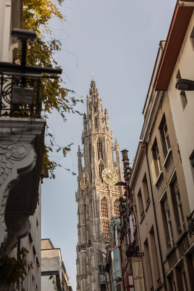 Photo - Hotel Diamonds and Pearls