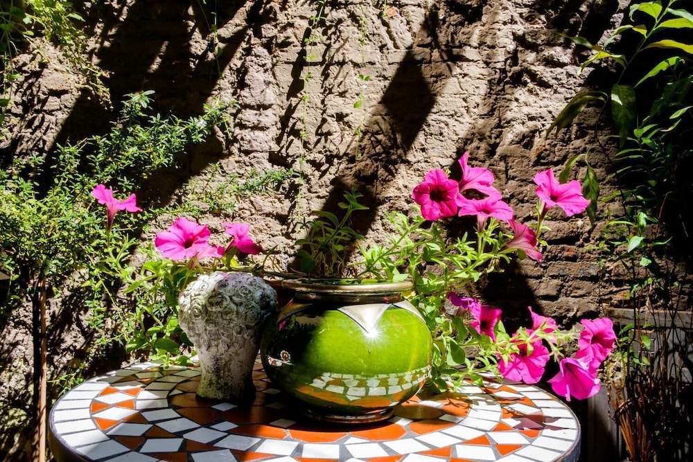 Photo - Hotel Diamonds and Pearls