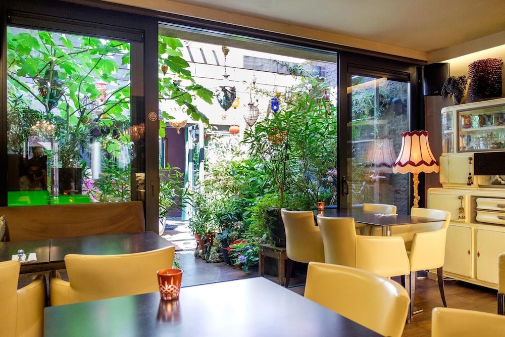 Photo - Hotel Diamonds and Pearls