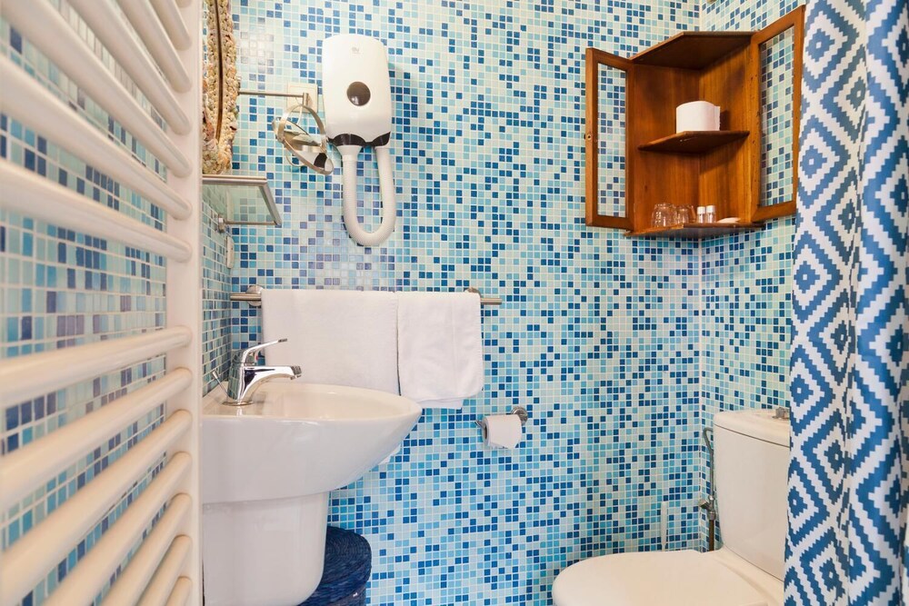 Photo - Hotel Diamonds and Pearls