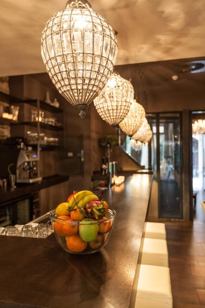 Photo - Hotel Diamonds and Pearls