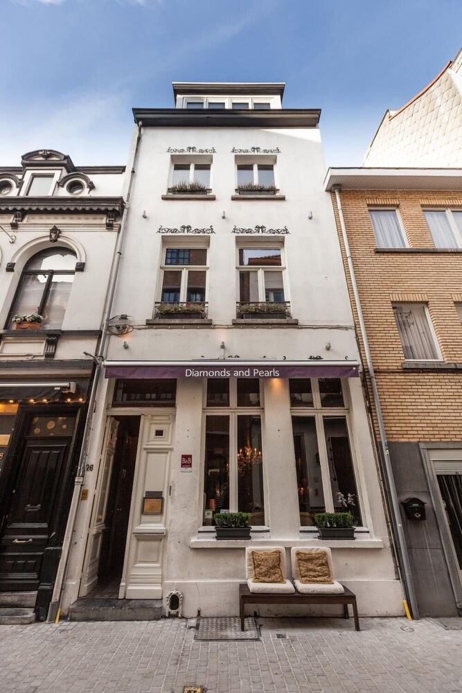 Photo - Hotel Diamonds and Pearls