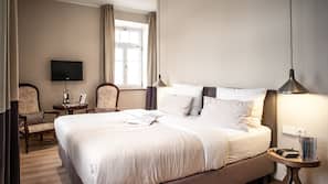 1 bedroom, Egyptian cotton sheets, premium bedding, in-room safe