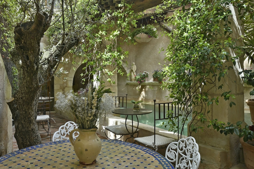 Un Mas en Ville in Marseille | Best Rates & Deals on Orbitz