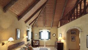 1 bedroom, Egyptian cotton sheets, premium bedding, down comforters