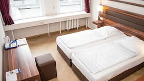Bügeleisen/Bügelbrett, kostenpflichtige Babybetten, kostenloses WLAN