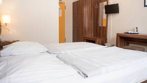 Bügeleisen/Bügelbrett, kostenpflichtige Babybetten, kostenloses WLAN