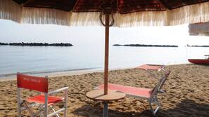 Spiaggia privata nelle vicinanze, lettini da mare, ombrelloni