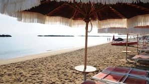 Spiaggia privata nelle vicinanze, lettini da mare, ombrelloni