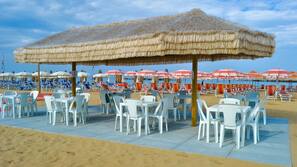 Spiaggia privata nelle vicinanze, lettini da mare, ombrelloni