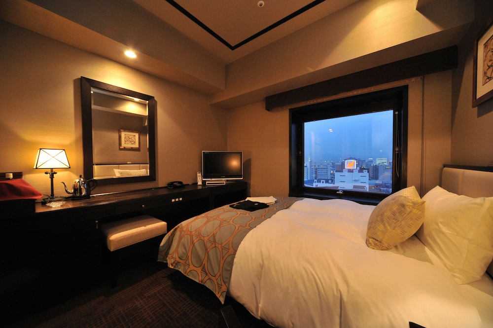 Power Up with the Best Breakfast in Japan! Seafood Donburi, Grilled