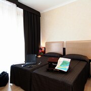 Hotels Closest To Fiumicino Leonardo Da Vinci Intl Airport Fco Hotel Euro House Rome Airport