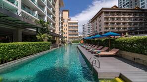 Outdoor pool, pool umbrellas, sun loungers