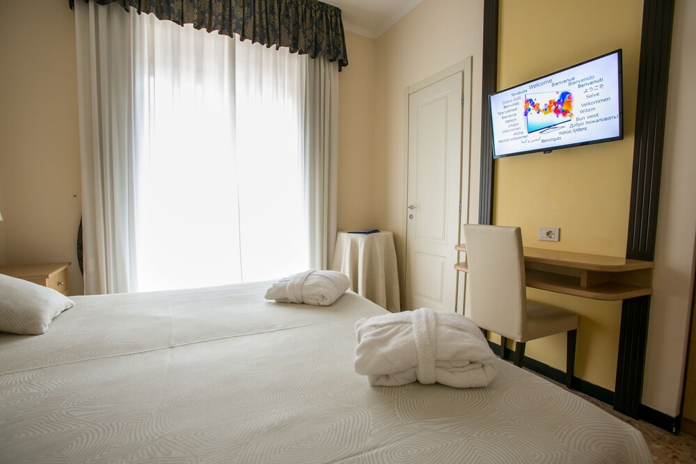 Hotel Palace In Diano Marina Hotel Rates Reviews On Orbitz