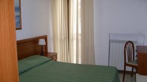 Una cassaforte in camera, una scrivania
