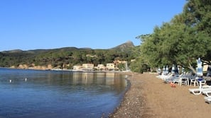 Spiaggia privata, lettini da mare, ombrelloni, teli da spiaggia