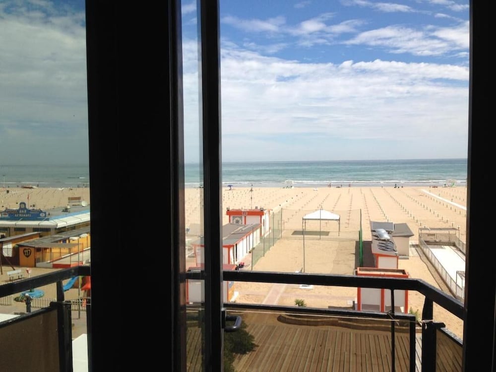 Photo - Grand Meeting Hotel