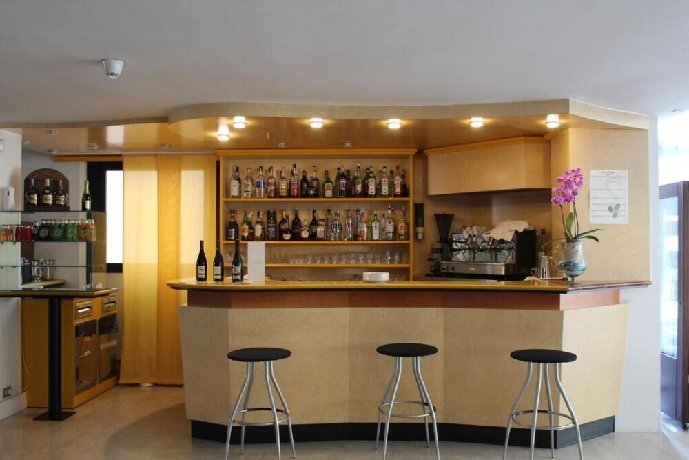 Photo - Grand Meeting Hotel