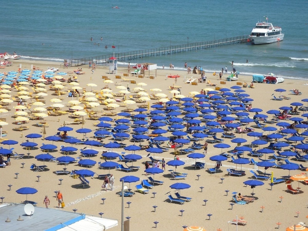 Photo - Grand Meeting Hotel