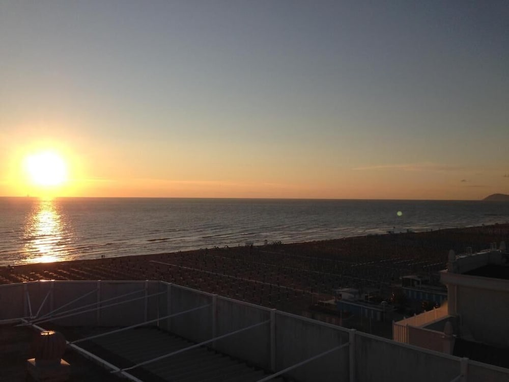 Photo - Grand Meeting Hotel