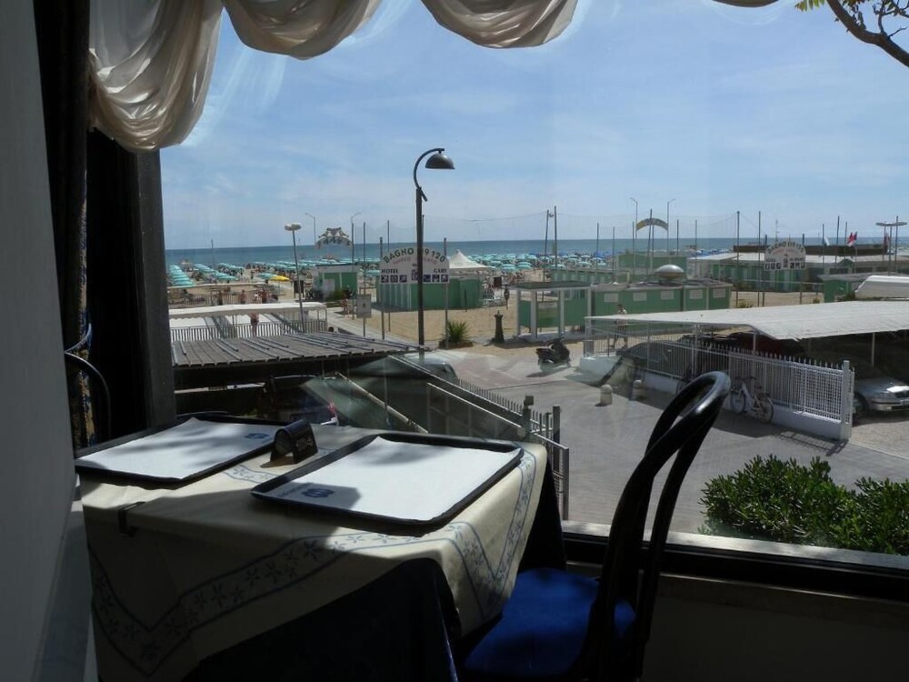 Photo - Grand Meeting Hotel