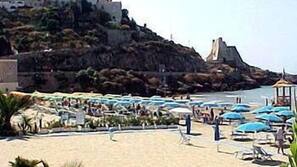 Spiaggia privata nelle vicinanze, sabbia bianca, lettini da mare