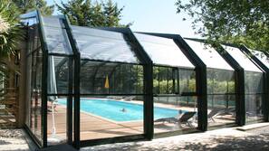 Piscine couverte, piscine extérieure (ouverte en saison)